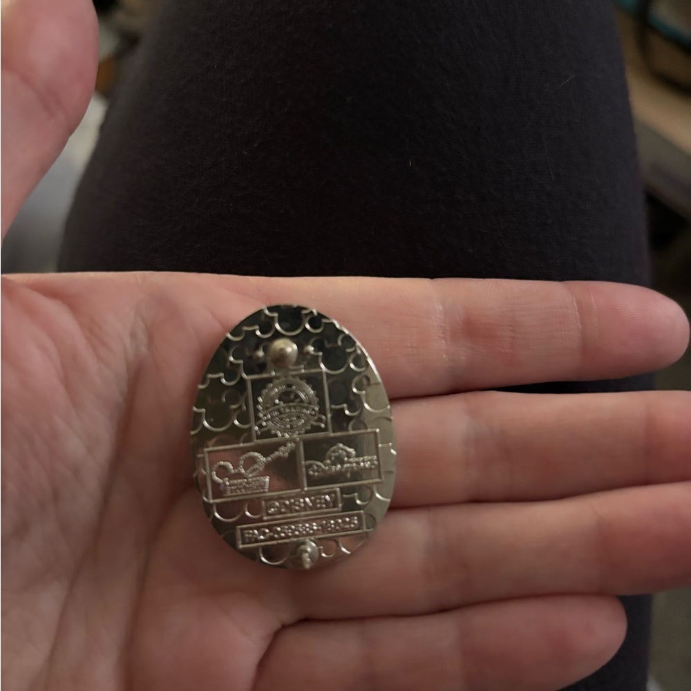 Donald Duck egg Disney trading pin